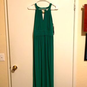Maxi green semi formal scoop neck gown